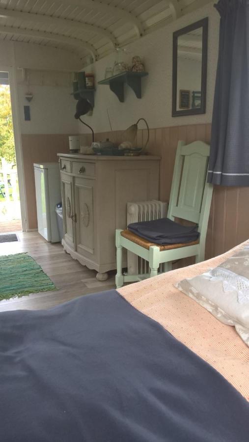 Pipowagen Elsebein Groningen Westerwolde Unieke Ligging Met Eigen Tuin En Vrij Uitzicht Over Veld Naar Natuurgebied Onstwedde Luaran gambar
