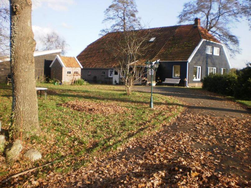 Pipowagen Elsebein Groningen Westerwolde Unieke Ligging Met Eigen Tuin En Vrij Uitzicht Over Veld Naar Natuurgebied Onstwedde Luaran gambar