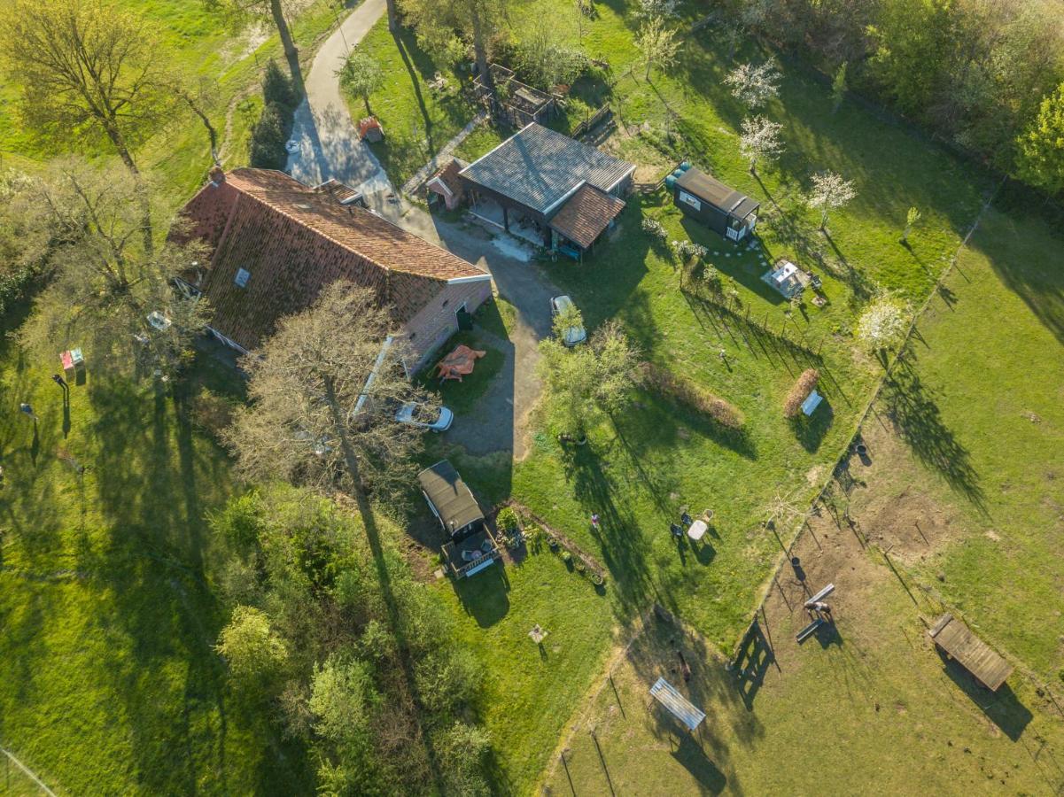 Pipowagen Elsebein Groningen Westerwolde Unieke Ligging Met Eigen Tuin En Vrij Uitzicht Over Veld Naar Natuurgebied Onstwedde Luaran gambar