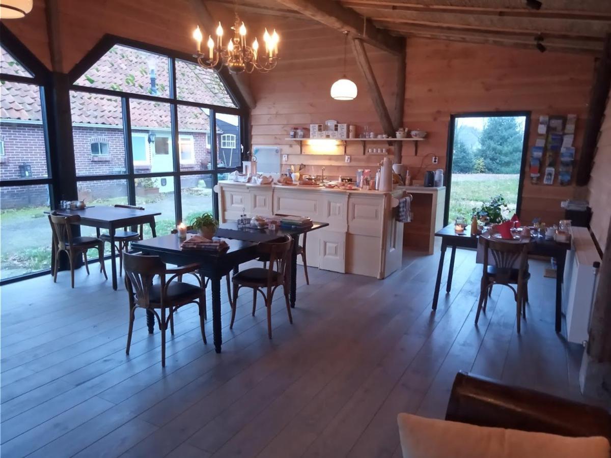 Pipowagen Elsebein Groningen Westerwolde Unieke Ligging Met Eigen Tuin En Vrij Uitzicht Over Veld Naar Natuurgebied Onstwedde Luaran gambar