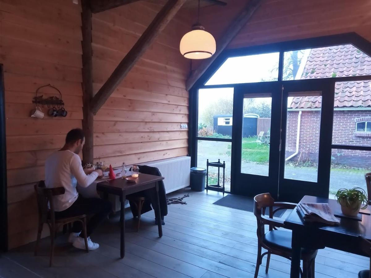 Pipowagen Elsebein Groningen Westerwolde Unieke Ligging Met Eigen Tuin En Vrij Uitzicht Over Veld Naar Natuurgebied Onstwedde Luaran gambar